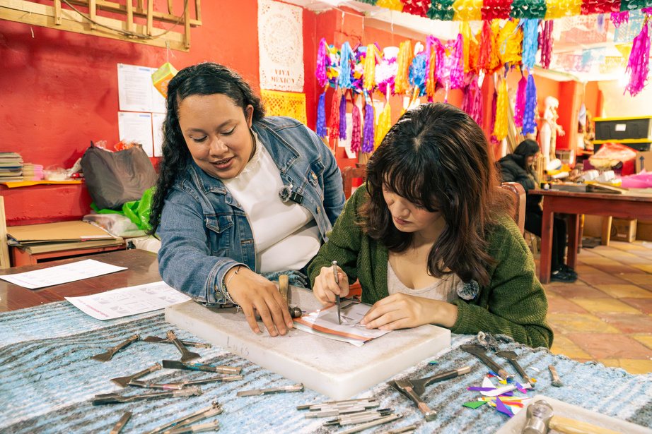 Historias de papel: taller de papel picado