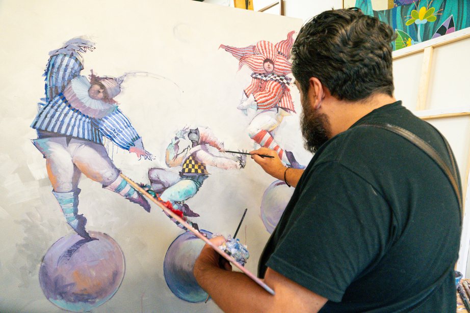 Clase de pintura en el taller de un artista