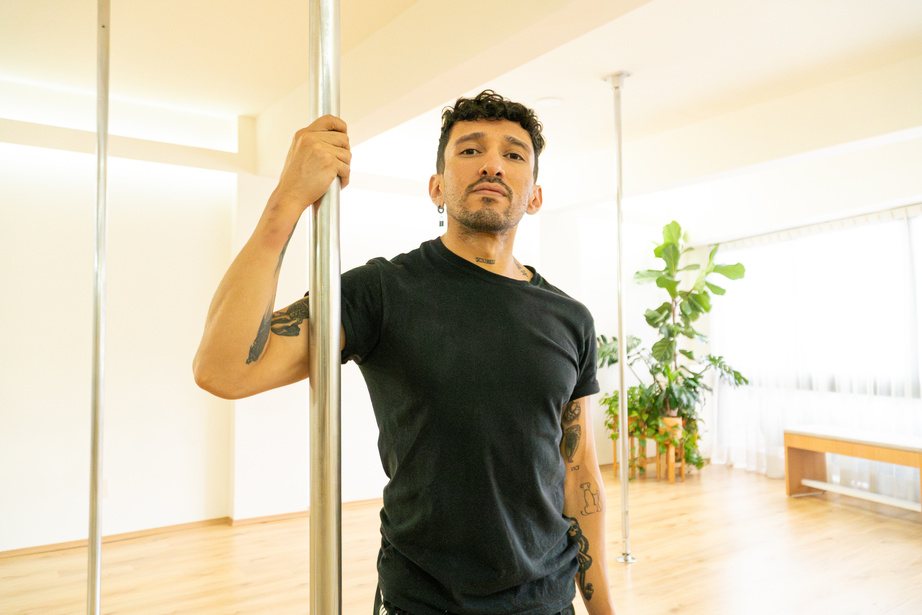 Taller de pole dance: giros, fuerza y sensualidad